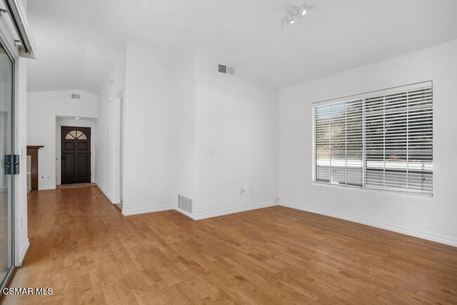 Building Photo - 5532 Las Virgenes Rd