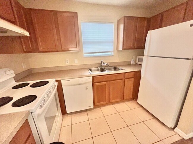 Building Photo - MOVE IN NOW-Water & electricity included 1x1 above garage apartment!! Full kitchen & bathroom!! W...