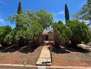 Building Photo - 612 Pecan St