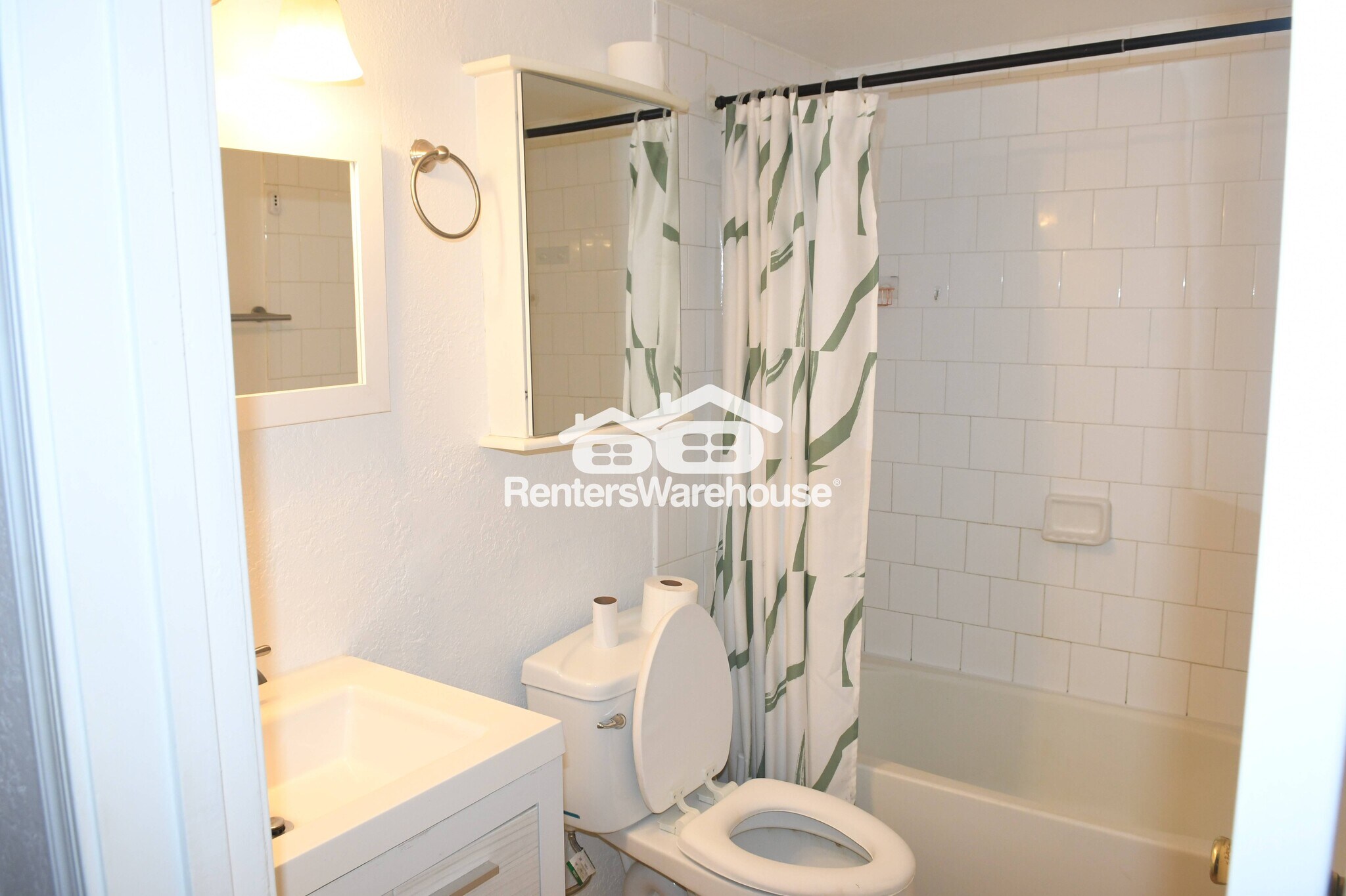 Building Photo - 355 E Thomas Rd