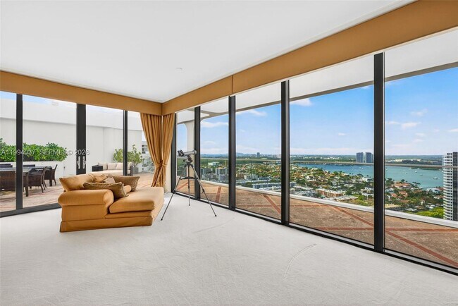 Building Photo - 2800 Island Blvd