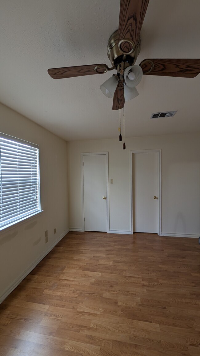 Building Photo - 6220 Bentwood Trl
