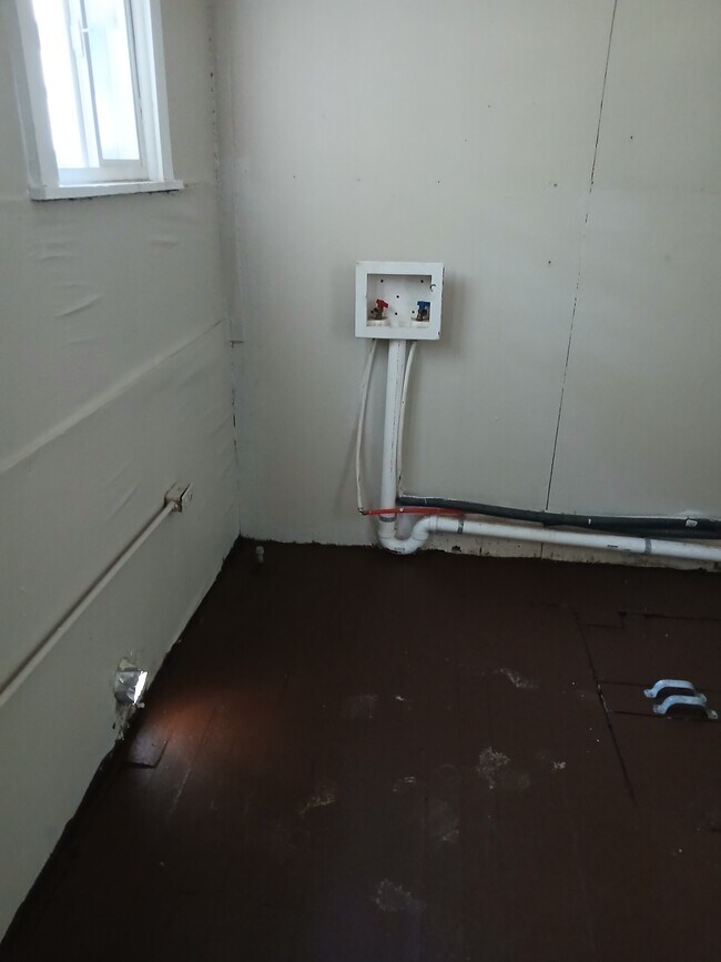 Building Photo - 2324 Magazine St