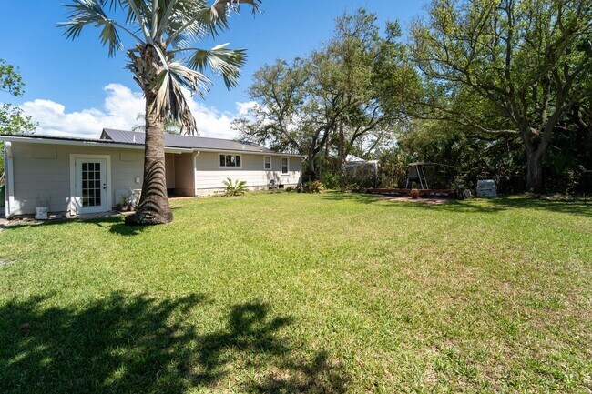 Building Photo - Davis Shores 3/2 Single Family Home