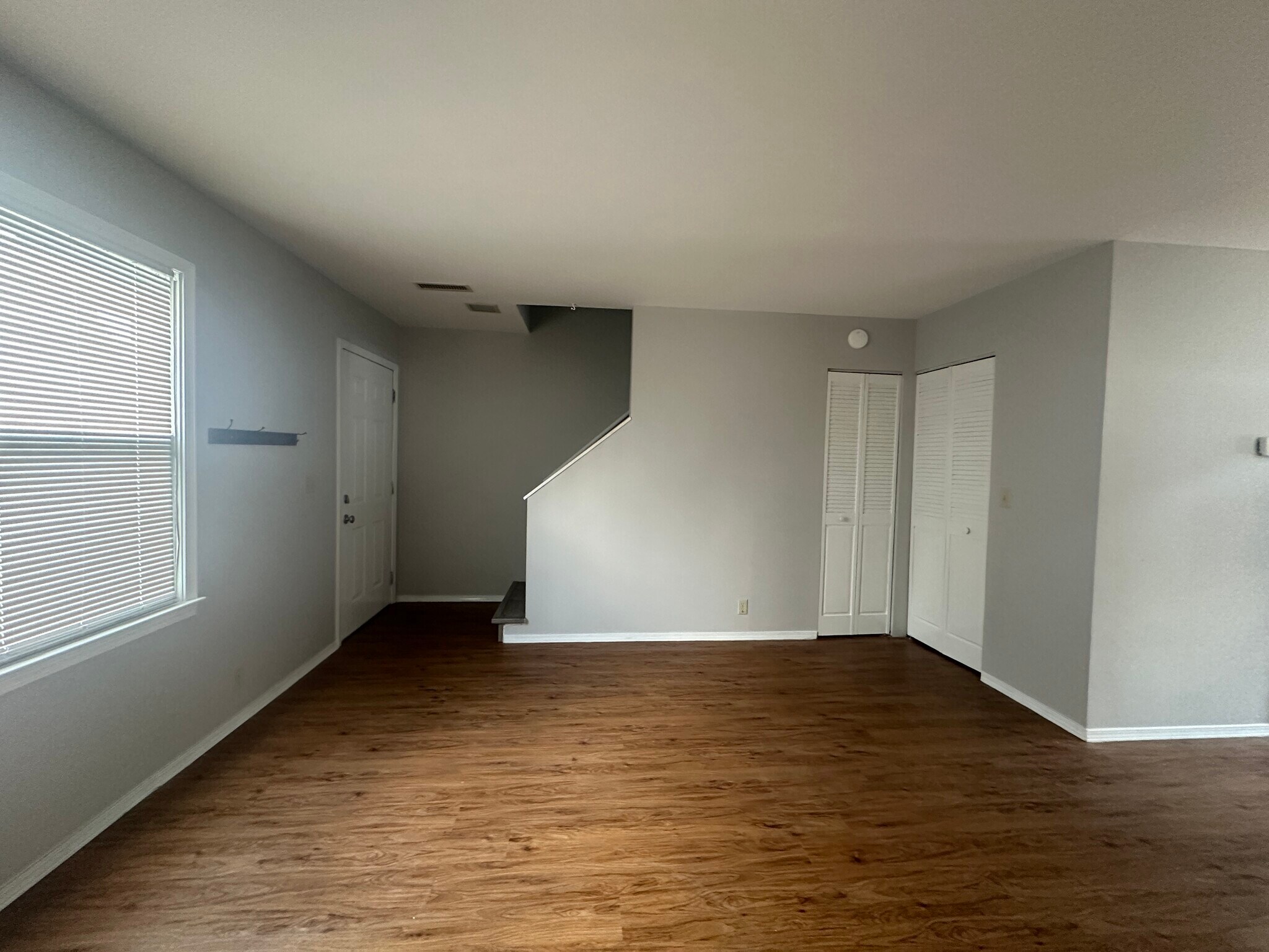 Building Photo - 605 S Main St