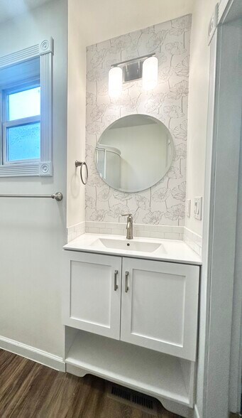 Bedroom #3 En Suite - 7029 N Tyler Ave