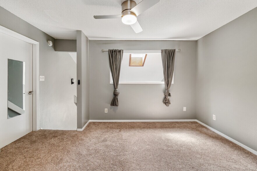 Building Photo - 5001 Grande Dr