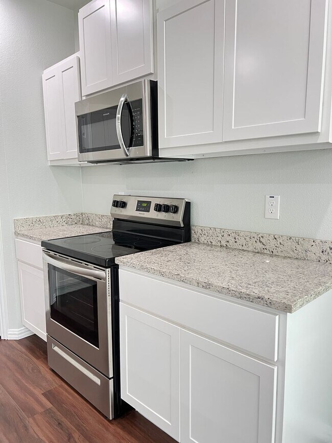 Building Photo - Lovely home for rent in Ennis, TX!