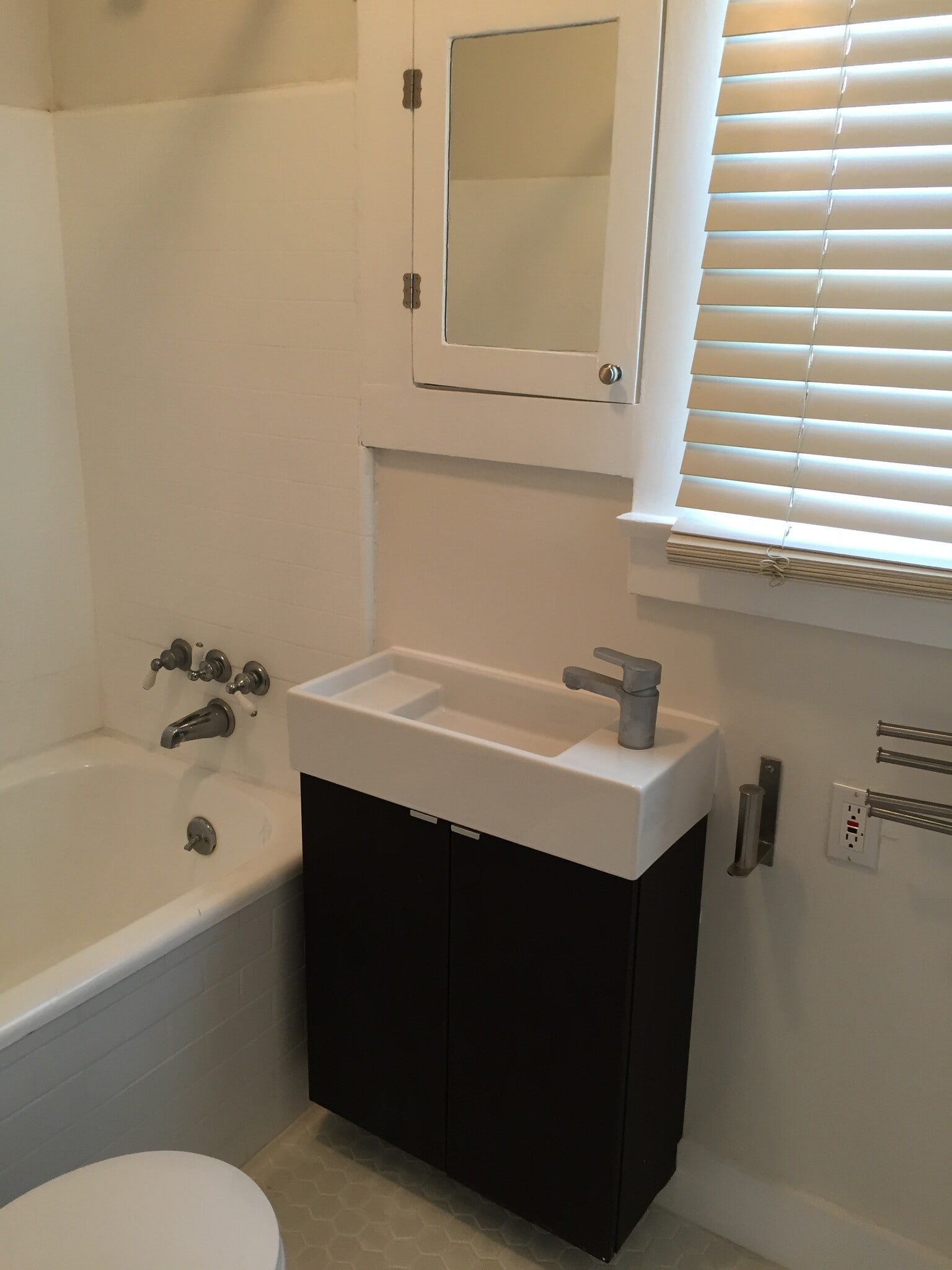 Building Photo - 3532 Helms Ave