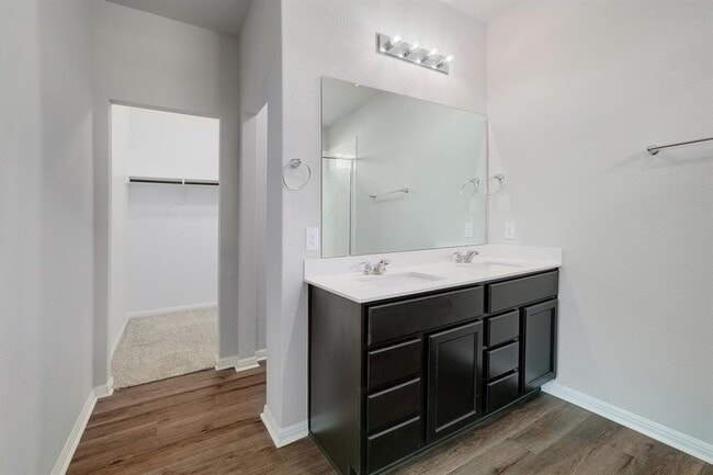 Building Photo - 105 Brunnen Wy