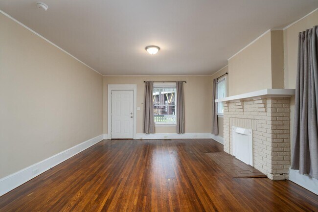 Building Photo - 1710 S Tryon St