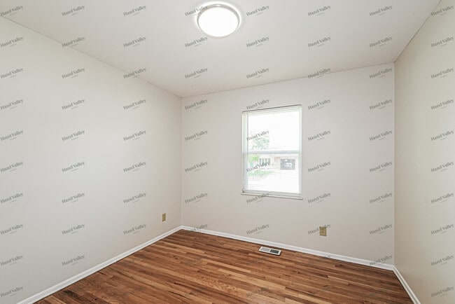 Building Photo - 2920 Mallard Dr