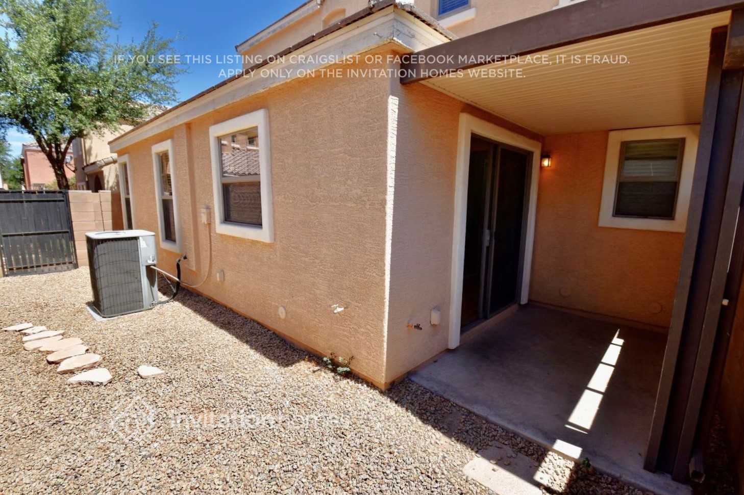 Building Photo - 2611 E Bart St