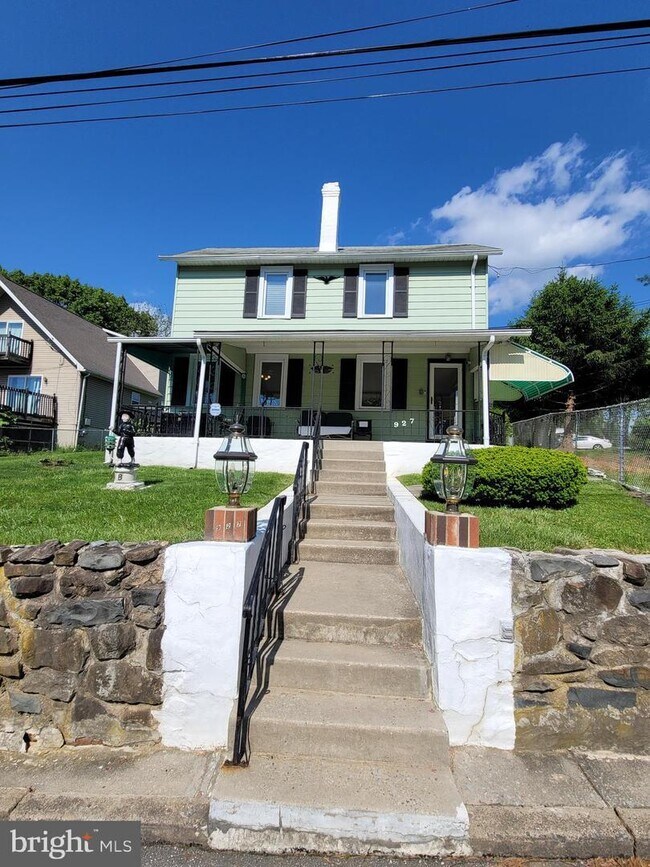 Building Photo - 927 Mt Pleasant Ave