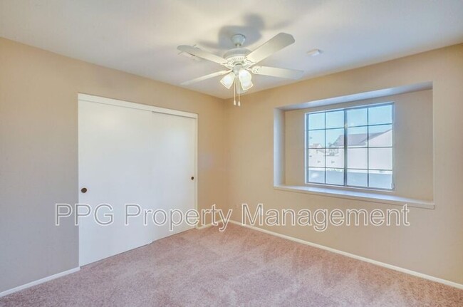 Building Photo - 521 E Kristal Way