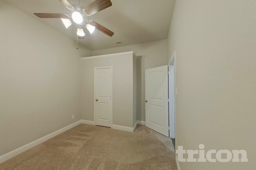 Building Photo - 536 Longhorn Ln