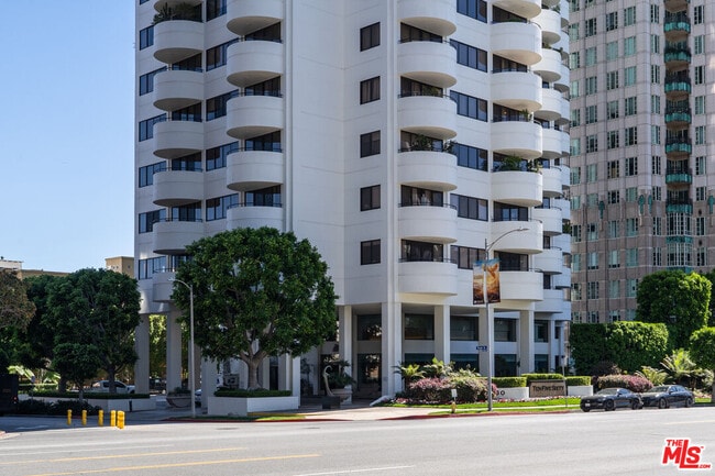 Building Photo - 10560 Wilshire Blvd