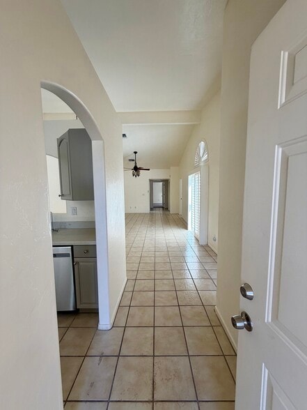 Building Photo - 328 W Santa Barbara