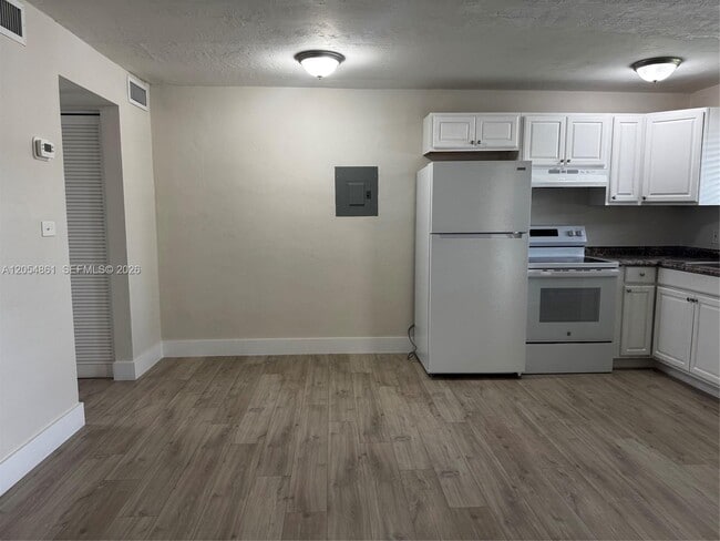 Building Photo - 1345 W 28th St
