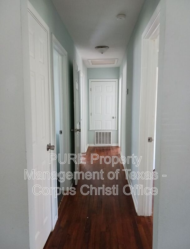 Building Photo - 1329 Oak Park Dr