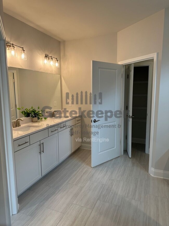 Building Photo - 505 Colebrook Wy