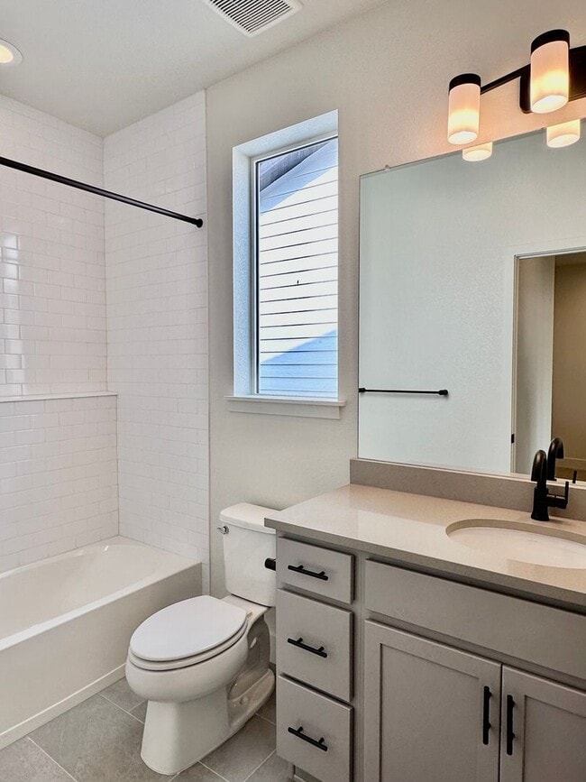 Building Photo - Luxury 3 Bedroom Townhome in the Heart of ...