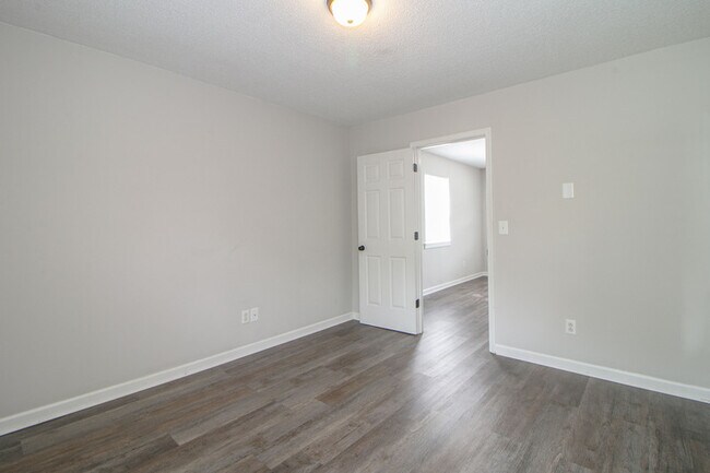 Building Photo - 404 -03 Thompsonville Lane