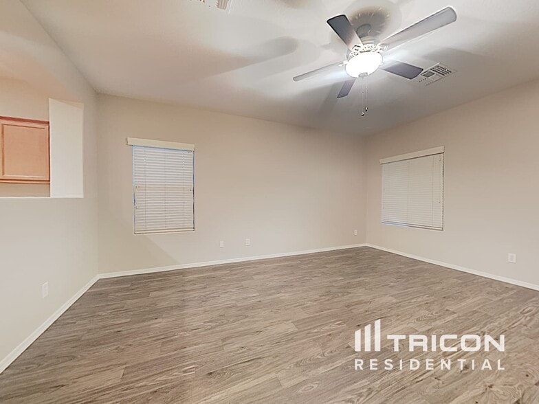 Building Photo - 42 N 193rd Ave