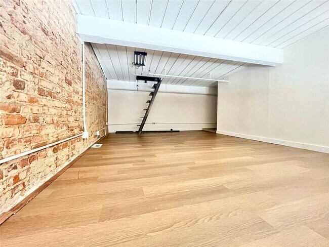 Building Photo - 161 Mangum St SW