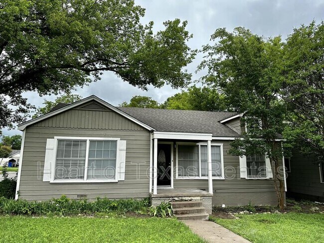 Primary Photo - 2225 Pine Ave