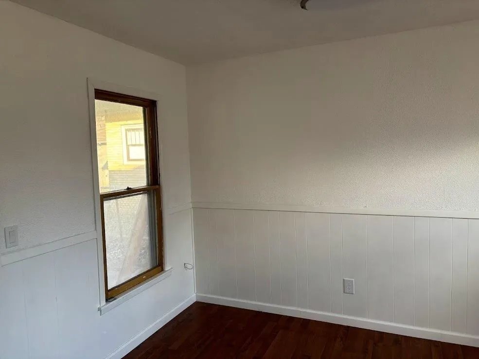 Building Photo - 1209 W Spruce Ave
