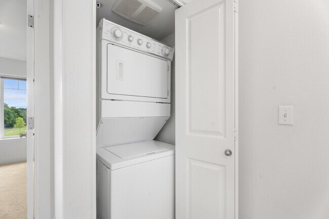 Building Photo - Spacious 3-Level Townhome for Rent in Prim...