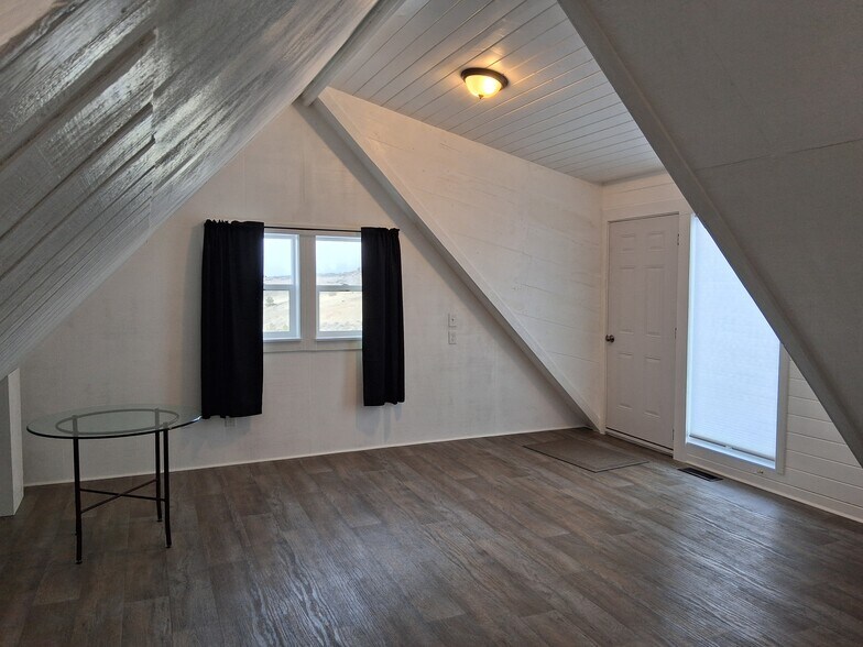 Building Photo - 600 Three Mile Dr N