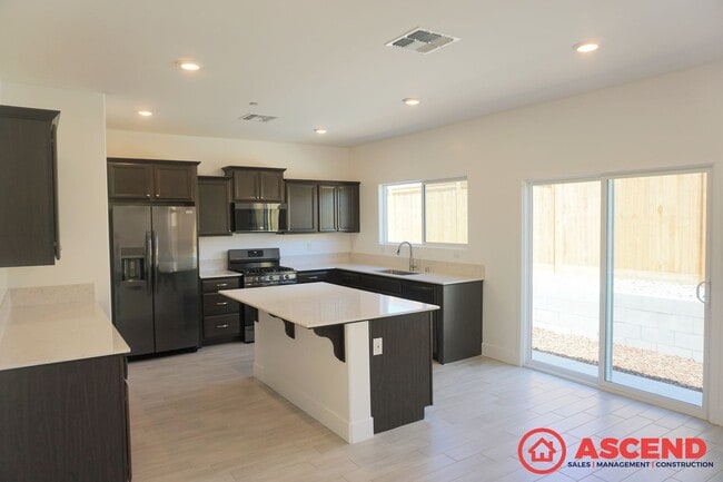 Building Photo - Gorgeous new build home located off 7th St...