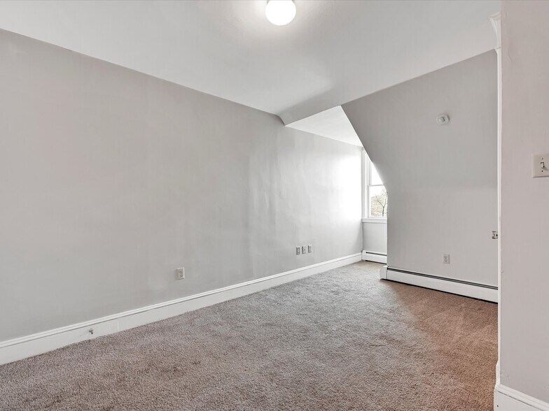 Bedroom A - 19 Beechwood Rd