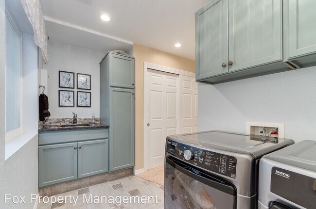 Building Photo - 4 br, 4 bath House - 14058 McKay Park Circle