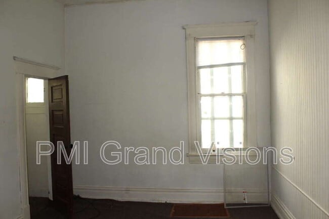 Building Photo - 1657 E Main St