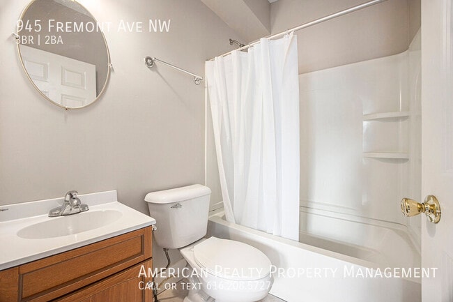 Building Photo - 945 Fremont Ave NW