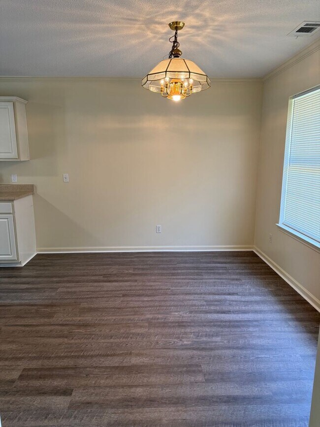 Building Photo - Charming Wilmington Island Rental – Minutes from the Beach and Downtown!