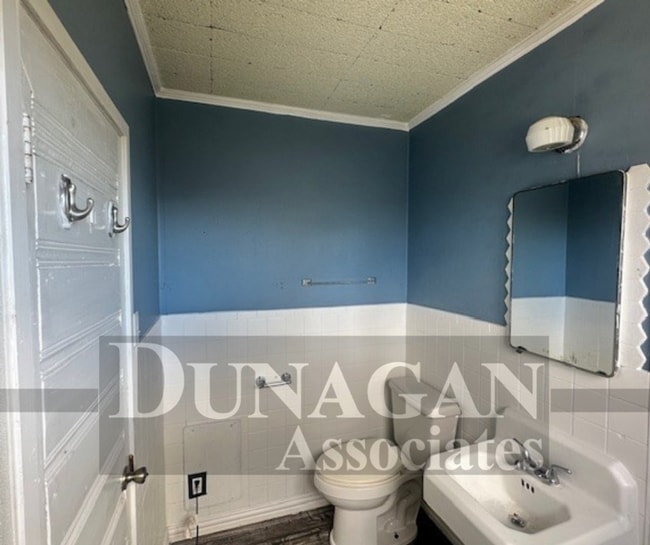 Building Photo - 207 1/2 N. Alameda St