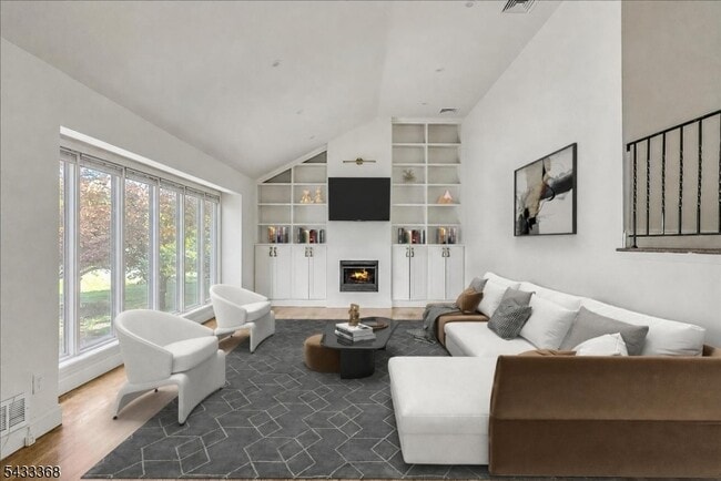 Building Photo - 32 Brantwood Pl