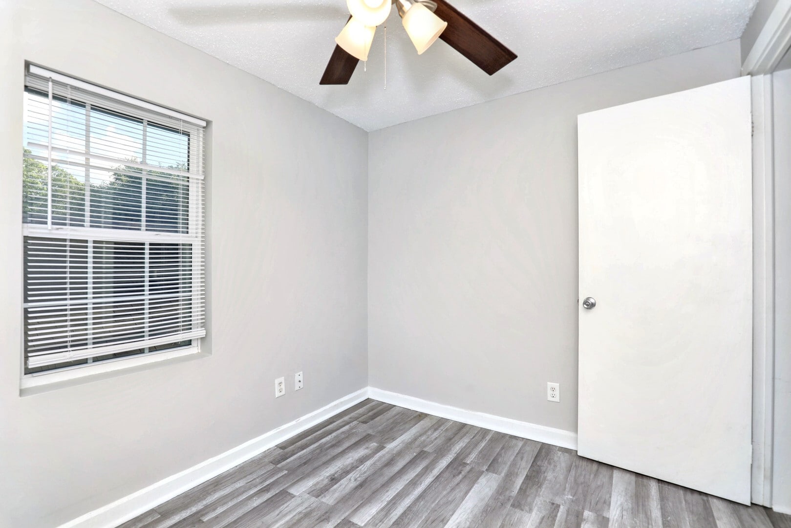 Building Photo - 414 N Temple Ave
