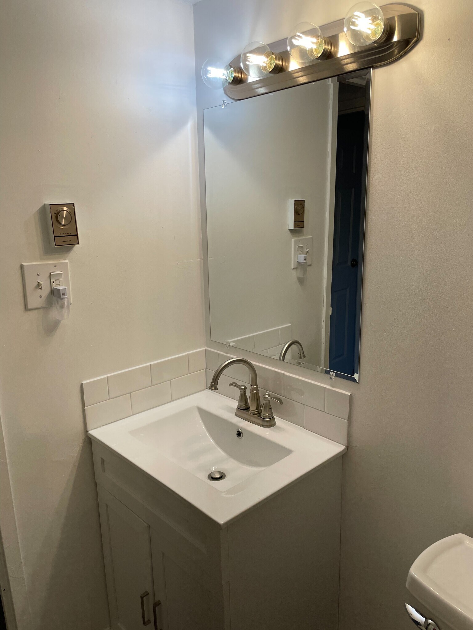 2nd Bathroom - 600 Campbell Cir