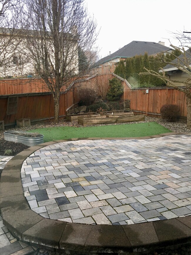 Building Photo - Stunning 3BD  Lake Shore Home with Office and Loft Area!  Gorgeous Finishes!