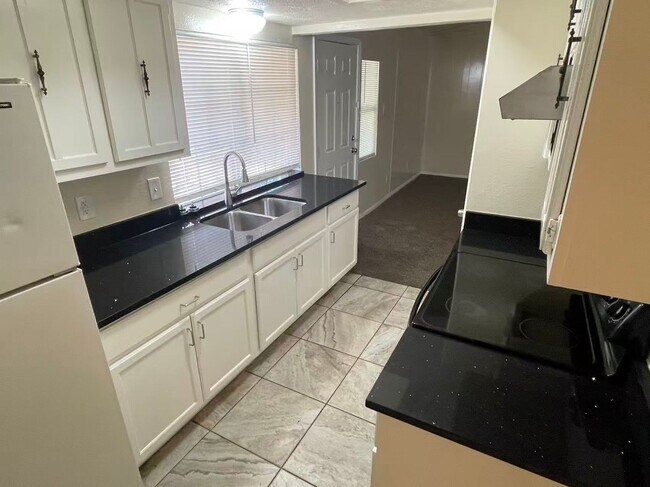 Building Photo - 3 Bedroom House in Garland