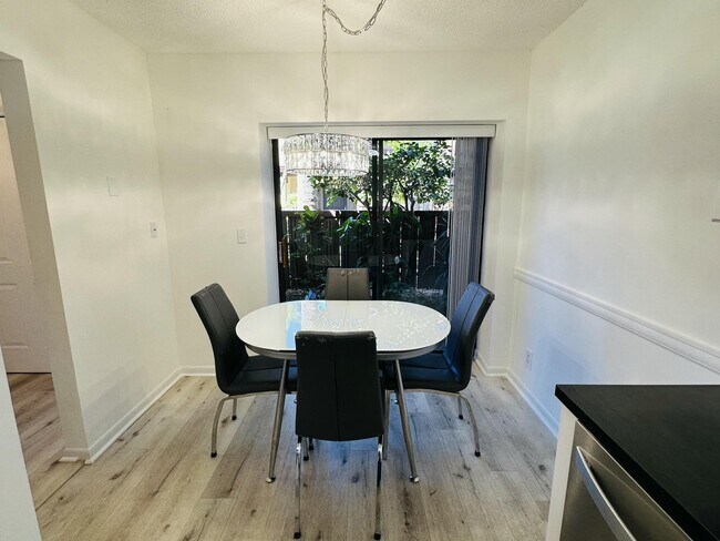 Building Photo - 3953 Cocoplum Cir