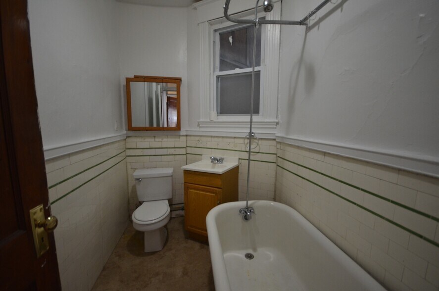 Building Photo - 138 Wood Ave