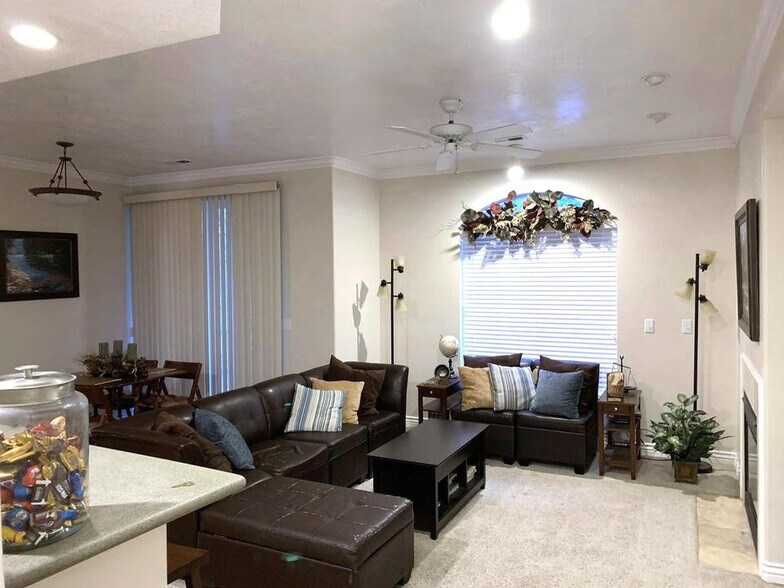 Building Photo - 272 W 400 N