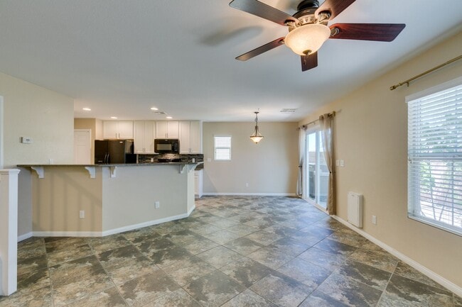 Building Photo - GORGEOUS HOME WITH TONS OF UPGRADES*MOUNTA...