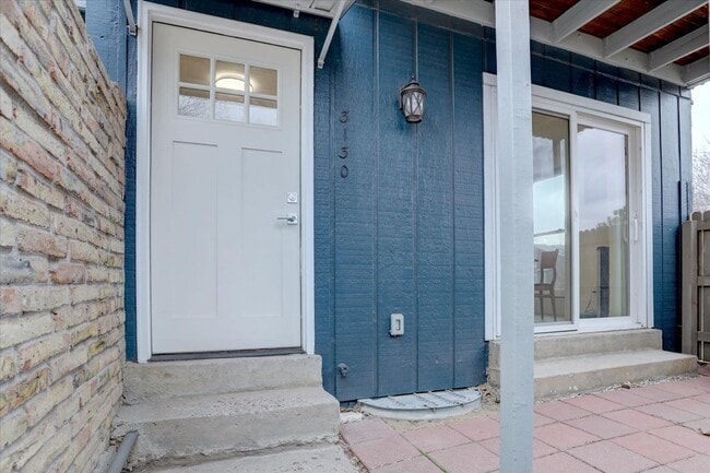 Building Photo - Stunning Remodeled Townhome in North Boulder